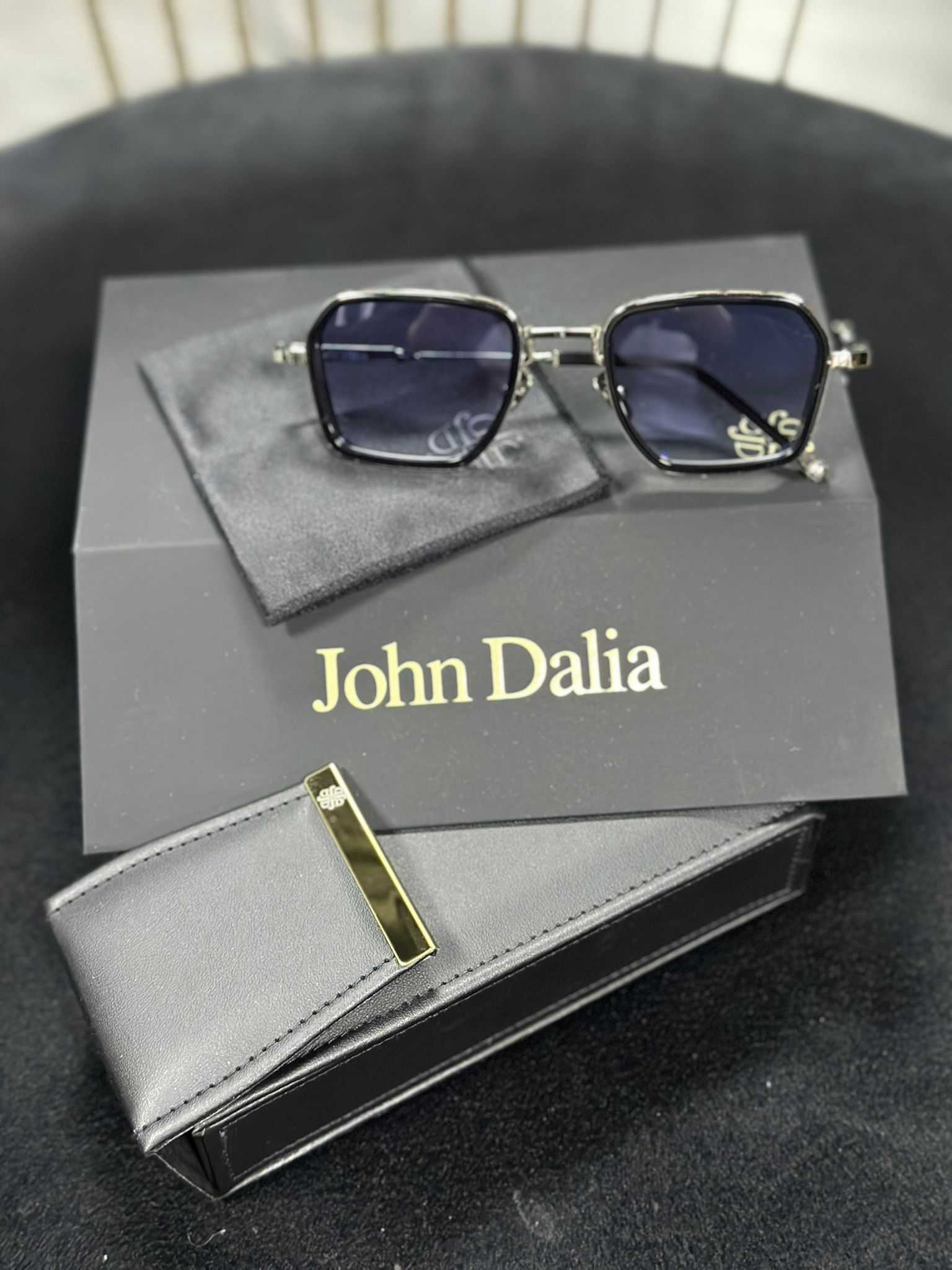 John dalia or grijs met blauwe glaze