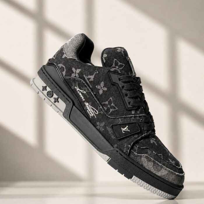 Louis Vuitton trainer black